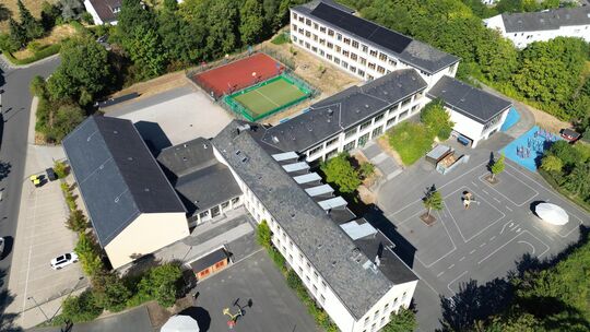 Durch eine Förderung in Millionenhöhe soll die Pfarrer-Bechte-Grundschule um eine moderne Mensa und weitere Räumlichkeiten erwei