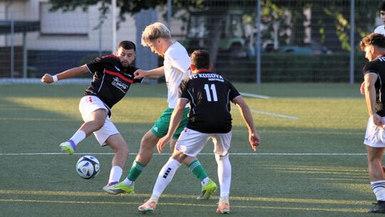 In der ersten Kreispokal-Runde setzte sich der FC Kosova Montabaur (schwarze Trikots) erst nach Verlängerung mit 3:2 bei der Res