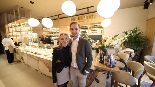 Melina und Felix Warnecke-Brühl begrüßten zur offiziellen Eröffnung des Baumann’s persönlich einige Gäste in ihrem neuen Café am