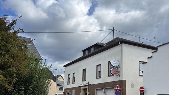 Vor einigen Jahren noch ein beliebtes Restaurant, lange davor auch mal ein Kino: der Felsenkeller in Heimbach-Weis.
