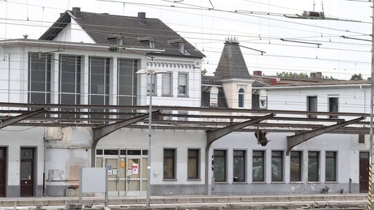 Mitte Juli wurde das Dach am Bahnhofsgebäude abgetragen.