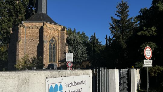 Es gibt zwar Regeln, was auf dem Friedhof erlaubt ist und was nicht, doch nicht alle halten sich daran. Verwaltung und Politik w Es gibt zwar Regeln, was auf dem Friedhof erlaubt ist und was nicht, doch nicht alle halten sich daran. Verwaltung und Politik w