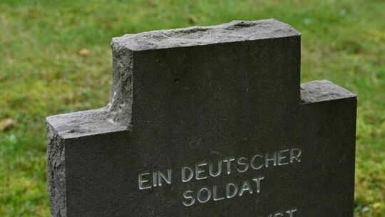 Gesucht werden Angehörige eines deutschen Soldaten, genauer gesagt: eines Idar-Obersteiners. Sein Name ist Alfred Dahlheimer. Gesucht werden Angehörige eines deutschen Soldaten, genauer gesagt: eines Idar-Obersteiners. Sein Name ist Alfred Dahlheimer.