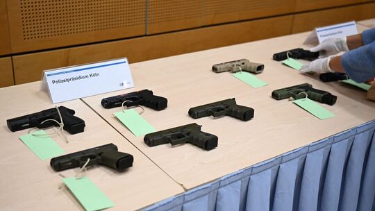 Pressekonferenz zu Waffen- und Rauschgifthandel