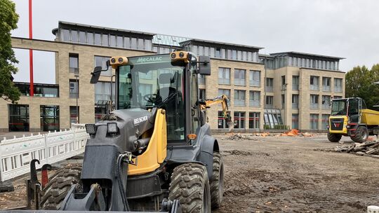 Die Arbeiten am Schlossplatz in Altenkirchen sind nun angelaufen.