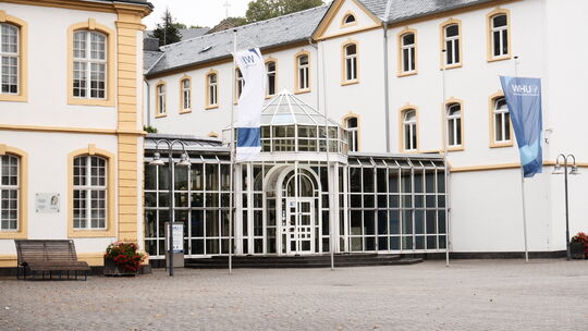 Die renommierte Wirtschaftshochschule WHU plant einen Abzug von Vallendar. Nicht jeder Student ist von dem Schritt begeistert.