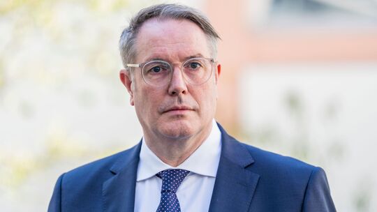 Nach den abgeschlossenen Koalitionsverhandlungen mit der CDU im Frühjahr übernahm Alexander Schweitzer kommissarisch den Parteiv Nach den abgeschlossenen Koalitionsverhandlungen mit der CDU im Frühjahr übernahm Alexander Schweitzer kommissarisch den Parteiv