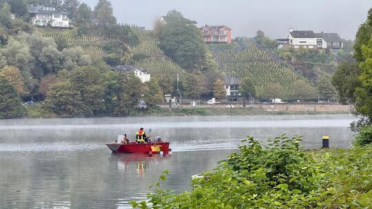 Am Montagmorgen barg die Feuerwehr einen leblosen Mann.