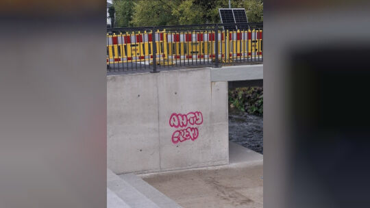 Diese Aufnahme zeigt Graffiti-Schmierereien im Baustellenbereich Wasserpförtchen.

 

Bild 2: Die Graffiti hinterlassen Schäden