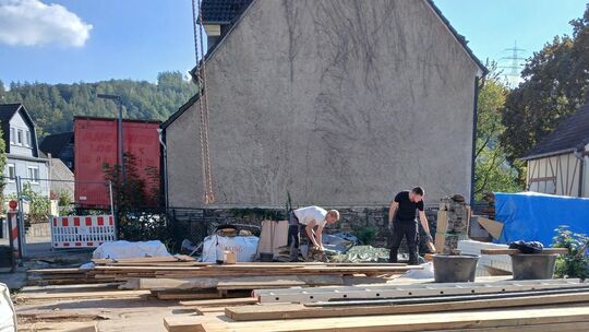 Das Fachwerkhaus in Scheuerfeld ist Geschichte: Das für das Freilichtmuseum Lindlar interessante Gebäude ist bis auf den Keller