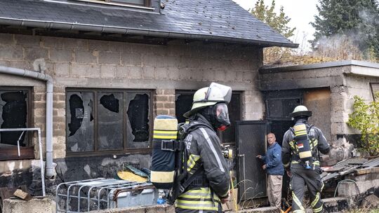 Auch wenn die Feuerwehr den Brand in einer Bärenbacher Schreinerei am 8. Oktober schnell unter Kontrolle hatte, sind große Teile