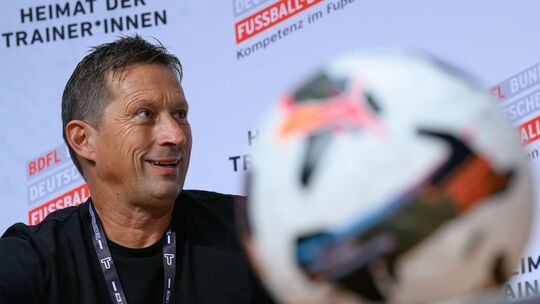 Roger Schmidt Roger Schmidt