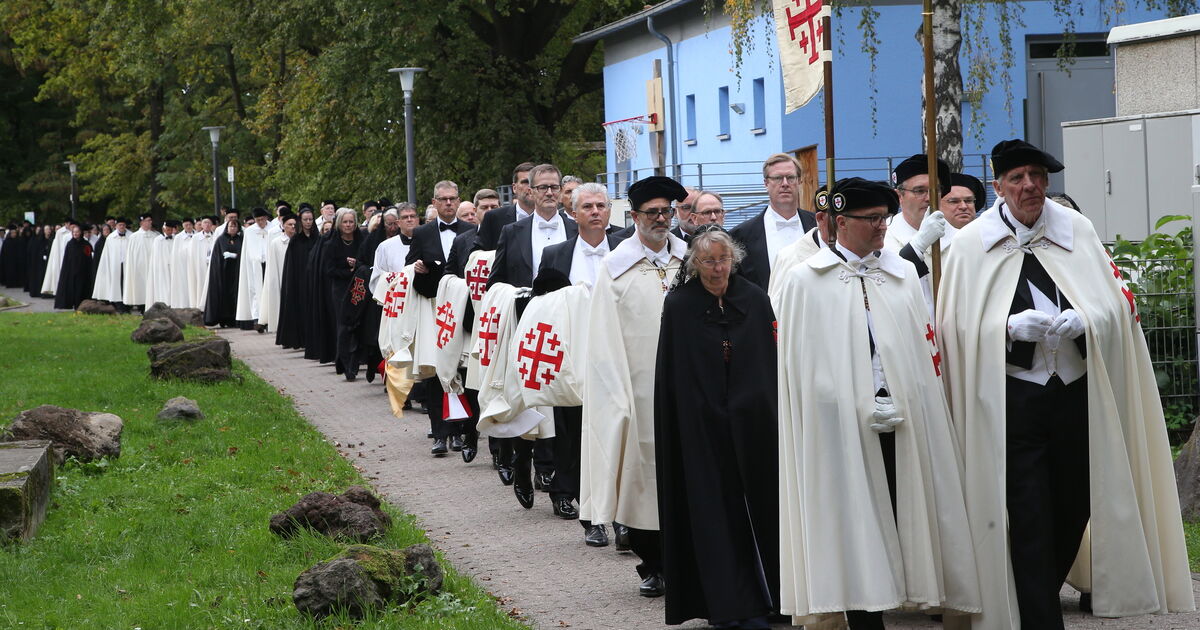 Große Feier in der Basilika: Warum die Ordensritter durch Koblenz ziehen