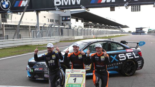 Edoardo Bugane, Yannick Fübrich und Sven Markert im BMW M240i holten den Gesamtsieg.