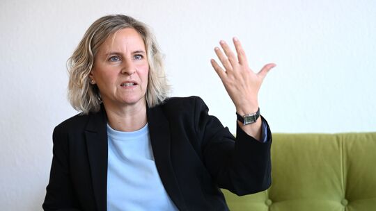 Katrin Eder auf dem «grünen Sofa»