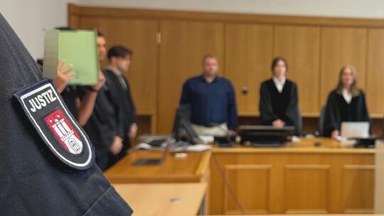Beginn des Mordprozesses nach Flucht vor Polizei mit einem Toten Beginn des Mordprozesses nach Flucht vor Polizei mit einem Toten