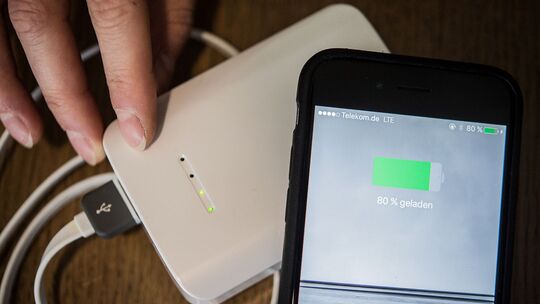 Energie für unterwegs\ Mobile Stromquellen im Überblick