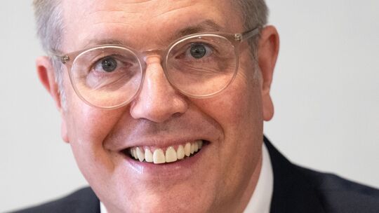 Nachfolger an der Ministeriumsspitze des Bundesarbeitsministeriums soll der ehemalige SPD-Ministerpräsident Alexander Schweitzer