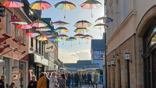 Endlich Sonnenschein: Nach einem grauen und regnerischen Beginn brachen am Nachmittag die Sonnenstrahlen durch die Wolken und li