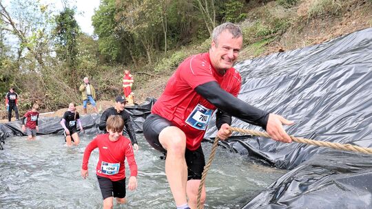 In Bad Hönningen konnte man beim Hotfoot Run sehen, wie sich gut gelaunte Sportler freiwillig von Kopf bis Fuß einsauen.