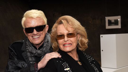 Volksmusiker Heino versteigert Erinnerungsstücke aus seiner Ehe Volksmusiker Heino versteigert Erinnerungsstücke aus seiner Ehe
