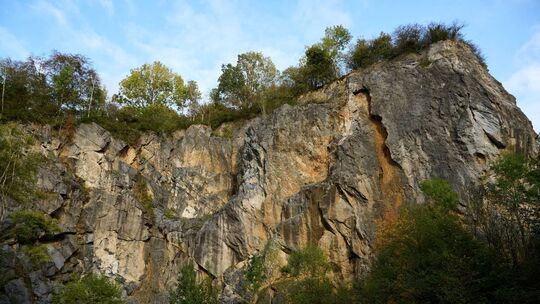 21-Jährige stürzt 15 Meter in die Tiefe und stirbt