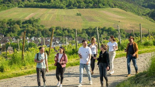 Das Ahrtal bietet immer wieder neue Angebote im Bereich der Wein-Wanderungen an – diese sprechen verstärkt auch junge Menschen a