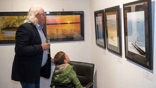 In den Räumen des Kunstvereins Obere Nahe sind sowohl dokumentarische Fotos als auch fotografische Kunstwerke zum Thema Wasser z In den Räumen des Kunstvereins Obere Nahe sind sowohl dokumentarische Fotos als auch fotografische Kunstwerke zum Thema Wasser z