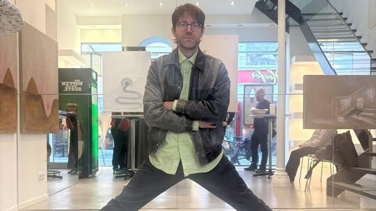 Mit feinsinnigem Humor kommentiert Paul Sochacki (a-)soziale Wertesysteme. In der neuen Artothek des NKVM sind seine Bilder nun Mit feinsinnigem Humor kommentiert Paul Sochacki (a-)soziale Wertesysteme. In der neuen Artothek des NKVM sind seine Bilder nun