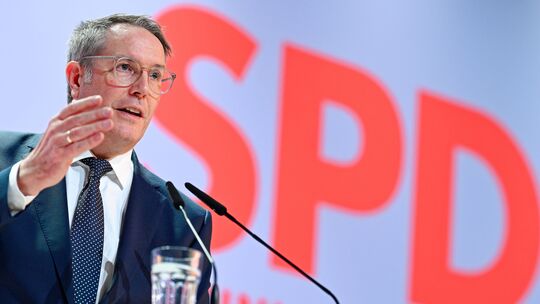 Alexander Schweitzer wird neben Verena Hubertz (Bundesbauministerin) und Stefanie Hubig (Bundesjustizministerin) das dritte Kabi Alexander Schweitzer wird neben Verena Hubertz (Bundesbauministerin) und Stefanie Hubig (Bundesjustizministerin) das dritte Kabi