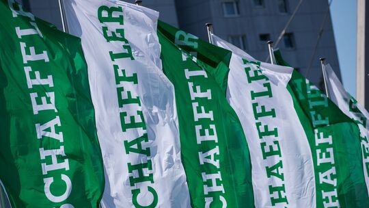 Schaeffler-Flaggen