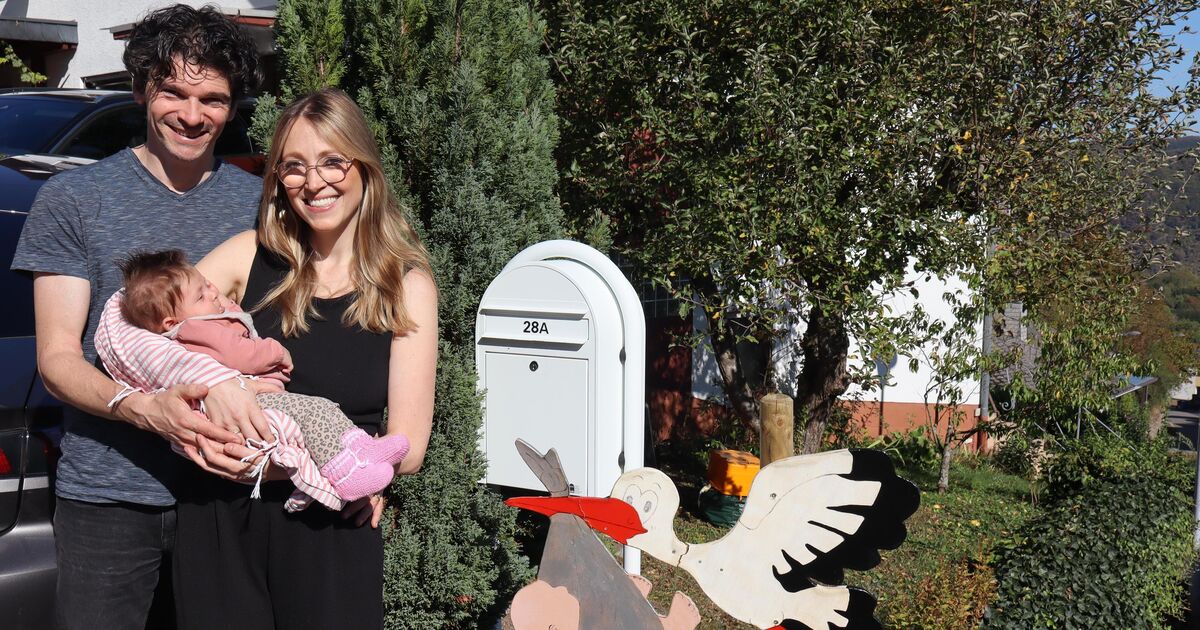 Turbulente Geburt: Baby Aurelia kommt an Tankstelle in Dörth zur Welt