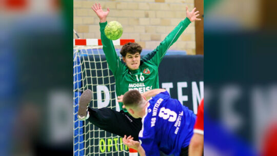 Moritz Brand in Aktion (hier bei einem Spiel der Oberliga-Reserve): Der 18-jährige Torwart verhinderte gegen Haßloch in letzter
