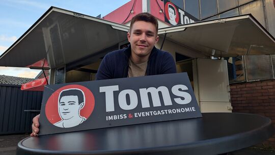 Der Inhaber von „Toms Imbiss“ in Niederfischbach: Tom Kessler.