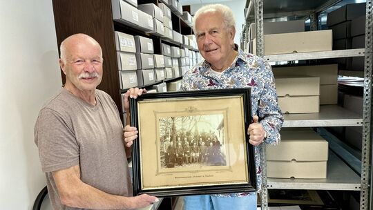 Manfred Steinebach (82) und Rudolf Auer (86) sind seit Jahrzehnten die Väter des Stadtarchivs Ransbach-Baumbach. Ans Aufhören de