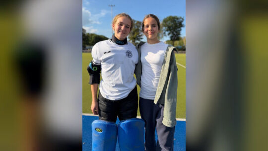 Gemeinsam unterwegs: Greta Möller (rechts) und Philine Christ spielen bei einem Lehrgang in Berlin den Bundestrainern vor.