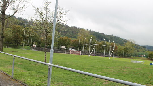 Über den Kunstrasenplatz wurde einst eine Vereinbarung zwischen der VG, der Stadt Bad Ems und der Ortsgemeinde Fachbach getroffe