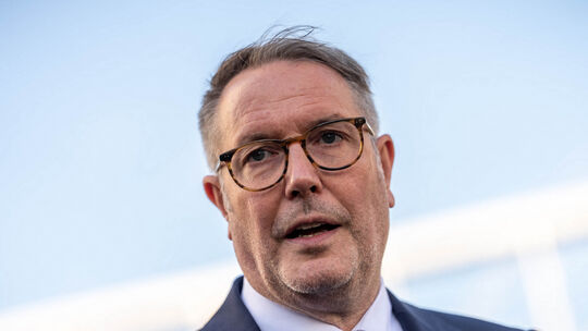 Gute Wünsche begleiten den neuen Bundesarbeitsminister Alexander Schweitzeresignierter aus seiner Heimat nach Berlin – aber auch