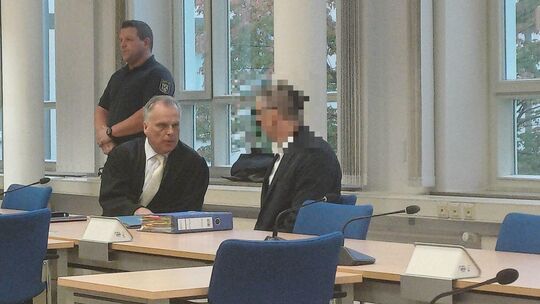 Ein 49-jähriger Berufssoldat muss sich vor dem Landgericht Koblenz verantworten, weil er Ausschreibungen des Koblenzer Beschaffu Ein 49-jähriger Berufssoldat muss sich vor dem Landgericht Koblenz verantworten, weil er Ausschreibungen des Koblenzer Beschaffu
