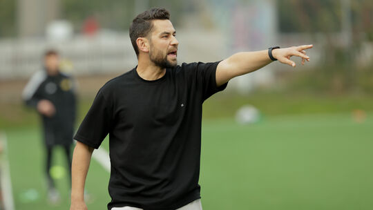 Bis Dezember vergangenen Jahres coachte Yusuf Emre Kasal noch den FC Cosmos Koblenz. Mittlerweile ist er Trainer beim SV Rot-Wei Bis Dezember vergangenen Jahres coachte Yusuf Emre Kasal noch den FC Cosmos Koblenz. Mittlerweile ist er Trainer beim SV Rot-Wei