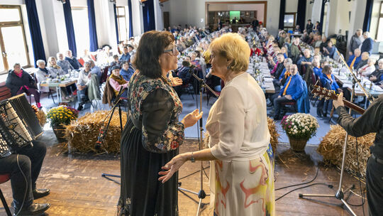 Bereicherten das Harmonika-Festival in Hachenburg: Olga Sartison und Irina Becker-Schneider aus Altenkirchen und Attendorn.