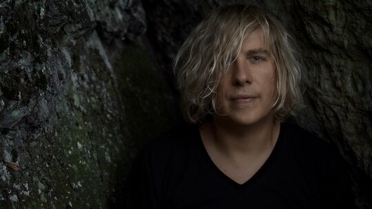 Dominik Eulberg ist Ökologe, Autor und international bekannter DJ. Sein aktuelles Buch stellt er nun bei einer Lesung in Hachenb