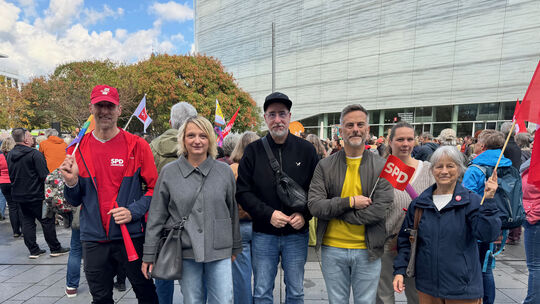 Die Lahnsteiner Sozialdemokraten zeigten bei der Demo in Koblenz Flagge und traten gegen Rechtsextremismus auf. Dafür erntete di