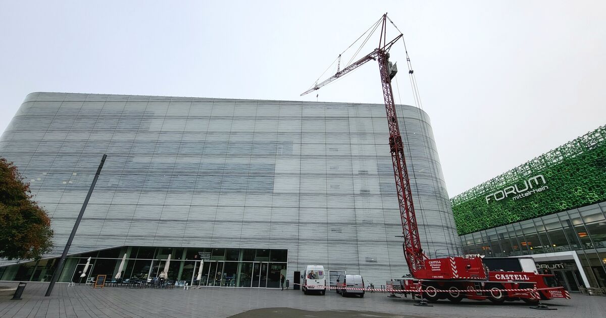 Work in Koblenz: Crane on the central square: This is the reason