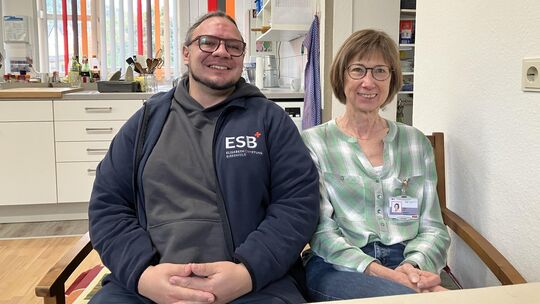 Alexander Loch (Leiter des Jugendwerks der Elisabeth Stiftung Birkenfeld) und Anita Fey (Projektleiterin Influence IO) arbeiten Alexander Loch (Leiter des Jugendwerks der Elisabeth Stiftung Birkenfeld) und Anita Fey (Projektleiterin Influence IO) arbeiten