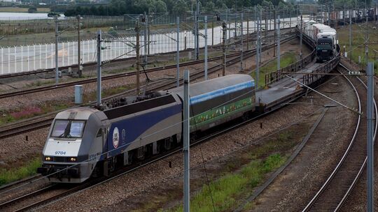 Kleinbus rammt Zug am Kanaltunnel - 19 Verletzte