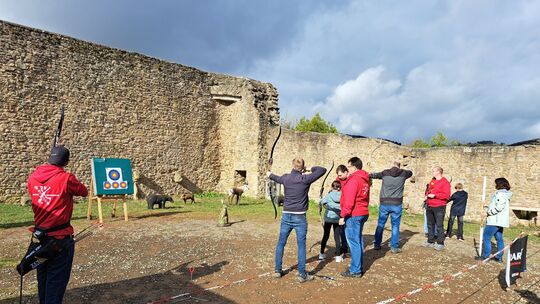 Erstmals haben die Bogensportler des Schützenvereins Hubertus zu einem kostenfreien Schnuppertag auf Burg Lichtenberg eingeladen