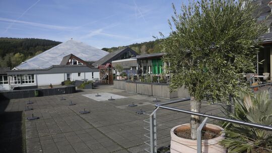 Derzeit laufen noch Sanierungsarbeiten - 2027 soll der Ferienpark Hambachtal vollständig eröffnen.