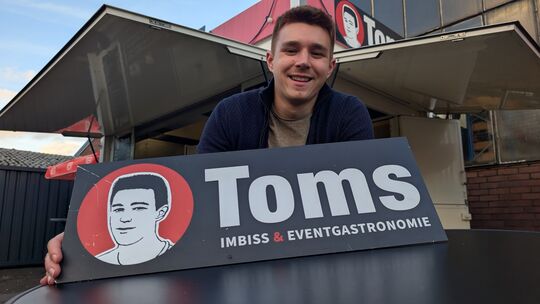 Der Inhaber von „Toms Imbiss“ in Niederfischbach: Tom Kessler.