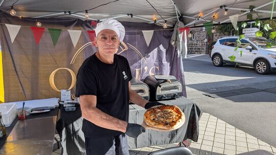 Oliver Lucic ist seit vier Monaten immer freitags auf dem Betzdorfer Wochenmarkt anzutreffen.
